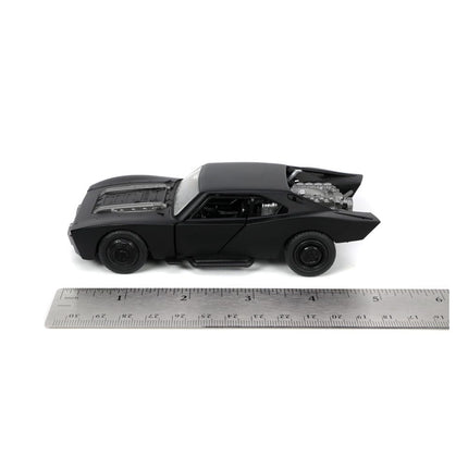 Batmobile with Figure Batman 2022 Hollywood Rides Diecast Model 1/32