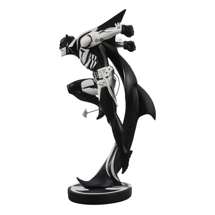 Batman Black & White White Knight DC Direct Resin Statue by Sean Murphy 23 cm
