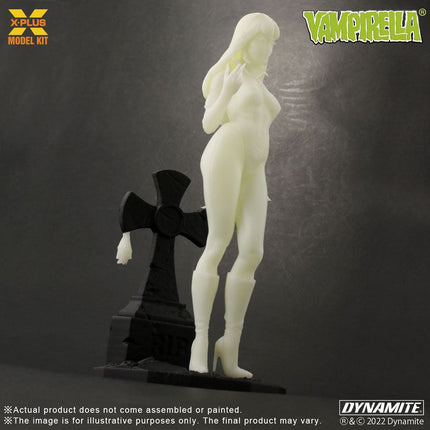 Vampirella Plastic Model Kit 1/8 Glow in the Dark 23 cm