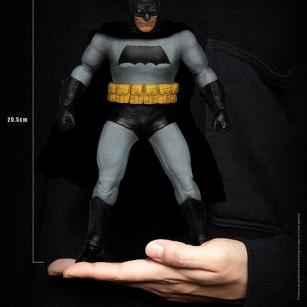 Batman The Dark Knight Return Dynamic 8ction Heroes Figurka 1/9 Batman 21 cm - PAŹDZIERNIK 2021