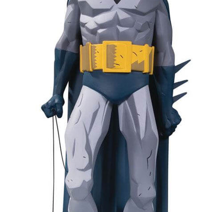 Metalowy Batman by Mike Mignola DC Designer Series Mini Statuetka 19 cm