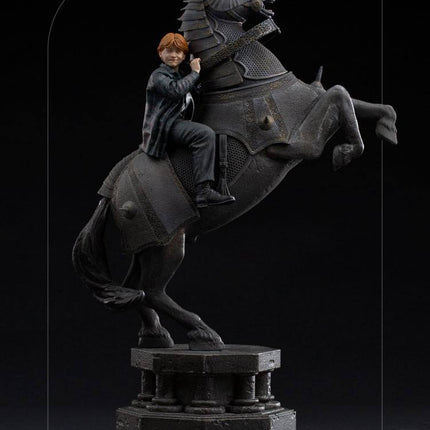 Ron Weasley at the Wizard Chess  Harry Potter Deluxe Art Scale Statue 1/10 35 cm - DECEMBER 2021