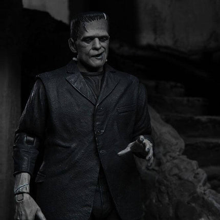 Ultimate Frankenstein's Monster (Black &amp; White) Universal Monsters Figurka 18cm NECA 04805