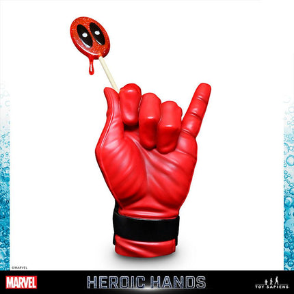 Realistycznej wielkości statua Marvel Heroic Hands #3A Deadpool 25 cm